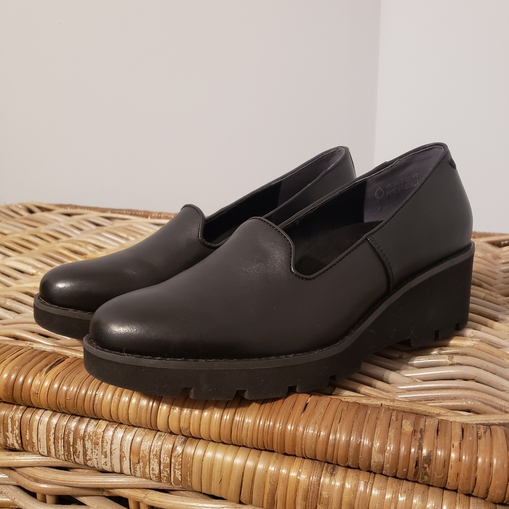 Women's Vionic Willa Wedge loafer - size 8
